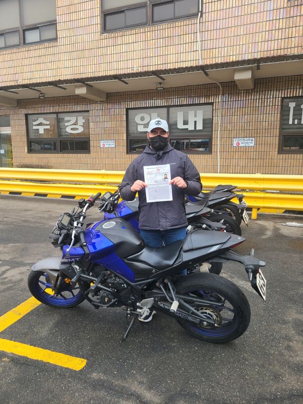 Foreign resident with a Korean driver's licence issued the same day at SDA in Anyang