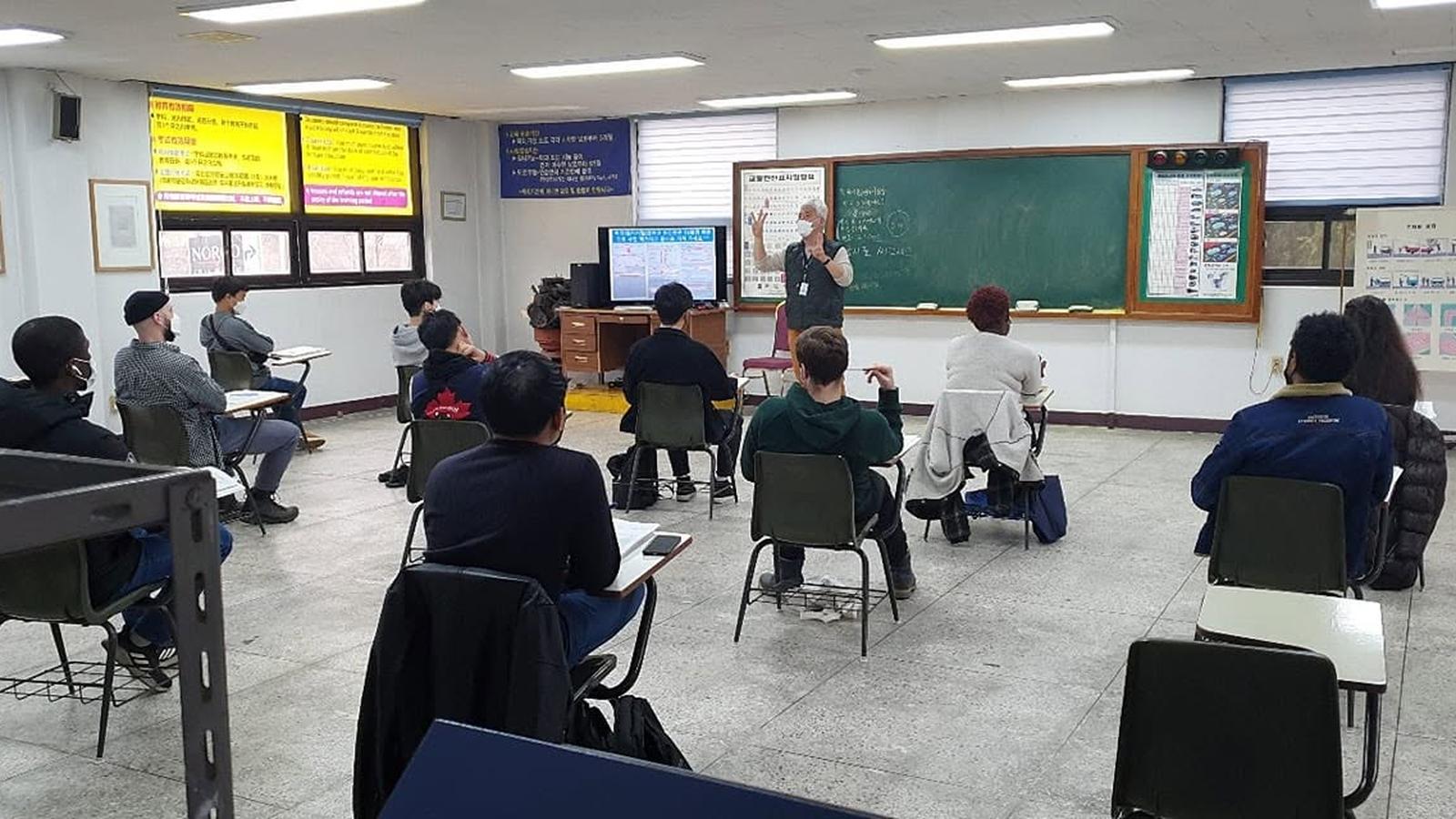 English theory class for foreigners in progress at Anyang Driving School